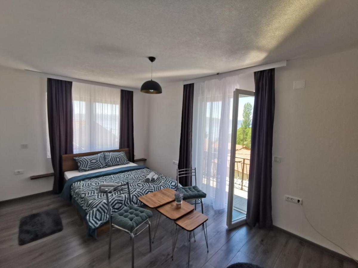 Gopo Guesthouse Elshani מראה חיצוני תמונה