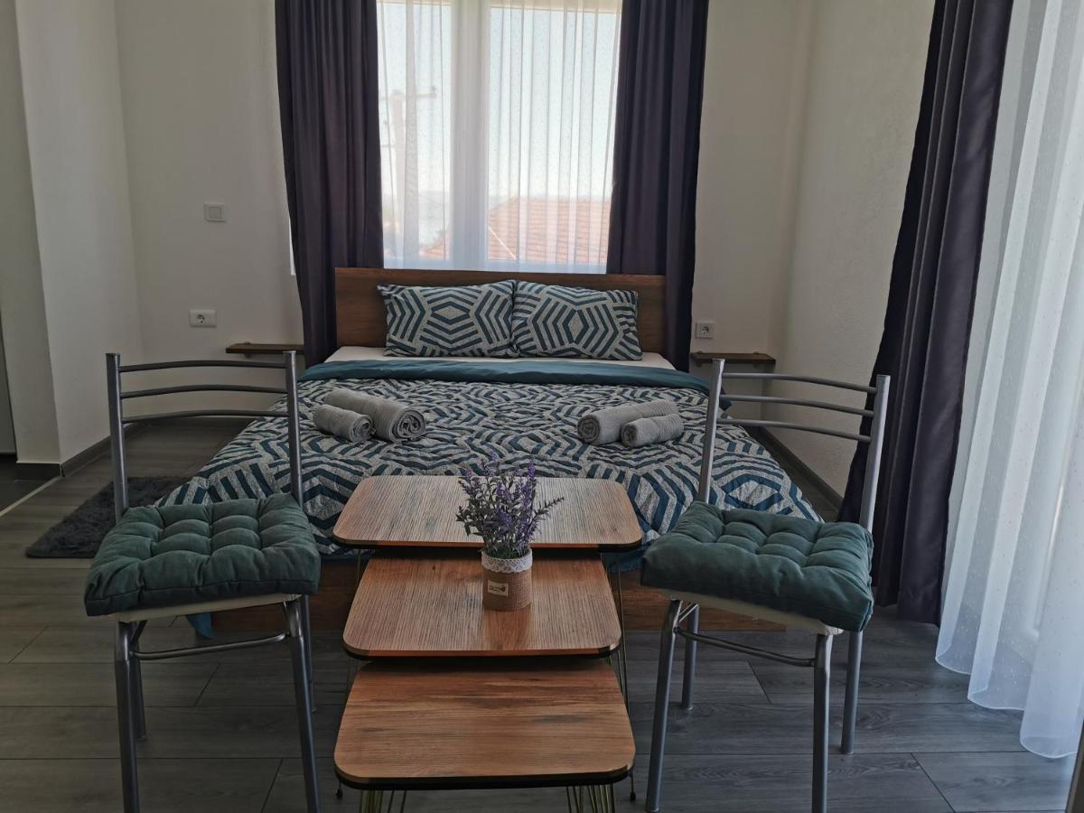 Gopo Guesthouse Elshani מראה חיצוני תמונה