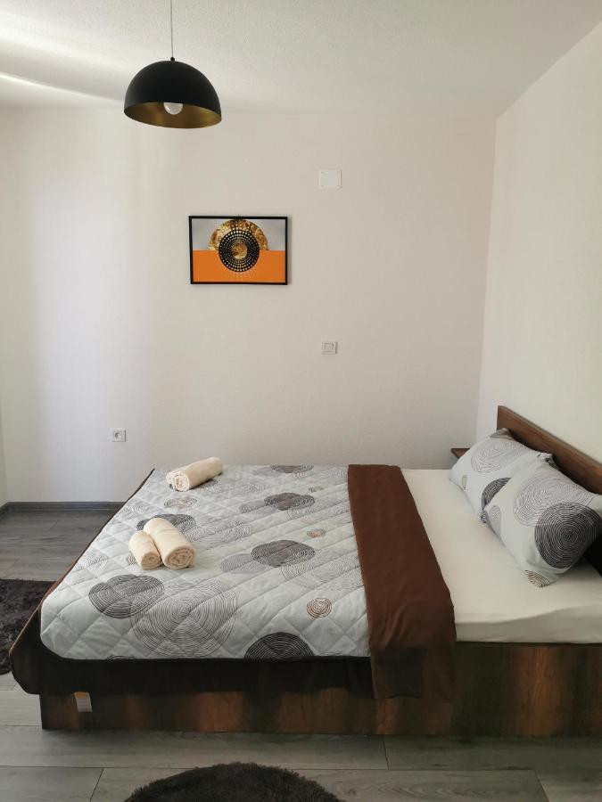 Gopo Guesthouse Elshani מראה חיצוני תמונה