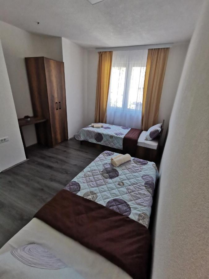 Gopo Guesthouse Elshani מראה חיצוני תמונה