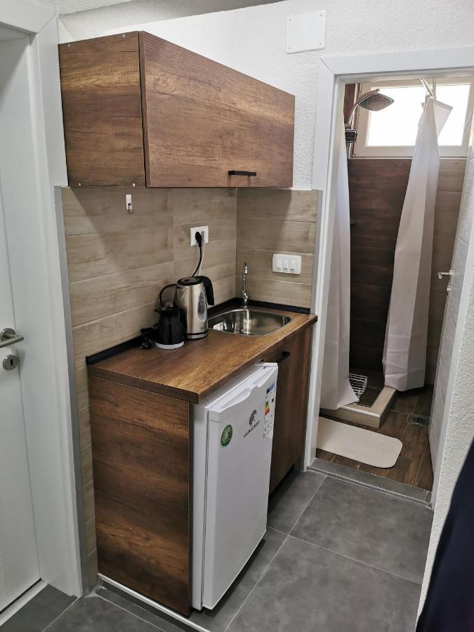Gopo Guesthouse Elshani מראה חיצוני תמונה