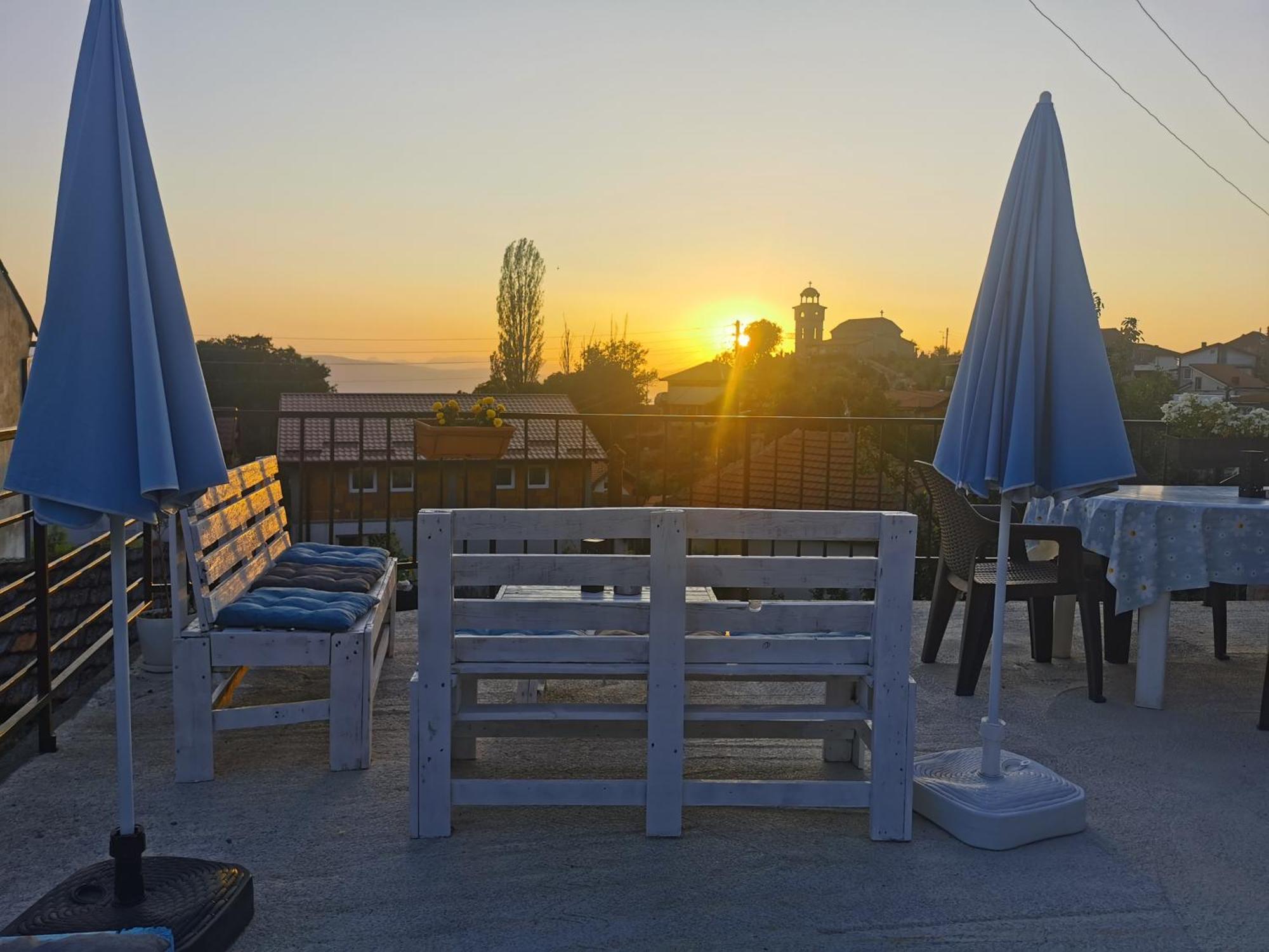 Gopo Guesthouse Elshani מראה חיצוני תמונה