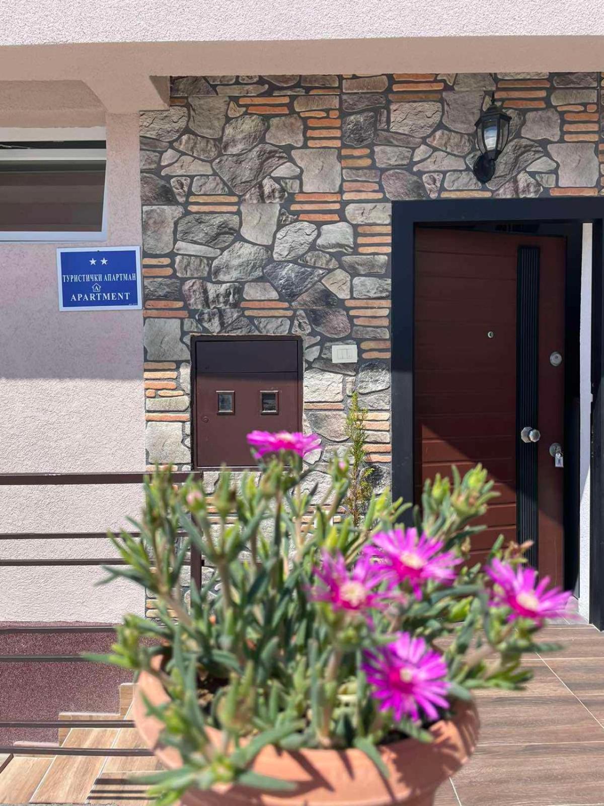 Gopo Guesthouse Elshani מראה חיצוני תמונה