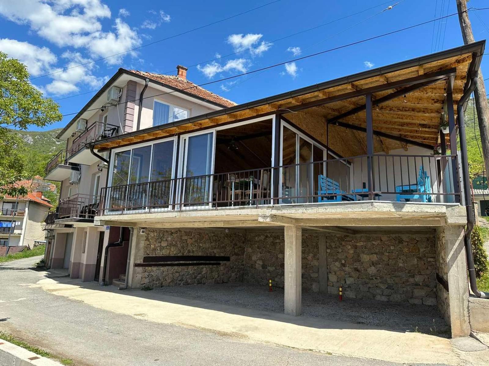 Gopo Guesthouse Elshani מראה חיצוני תמונה